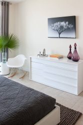 Características Dresser branco 200+ (fotos) opções (brilhante, com gavetas, sem alças)
