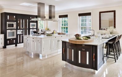 Decoração de interiores de uma grande cozinha moderna: 200 + (foto) idéias de design (cortinas, papel de parede, balcão de bar)