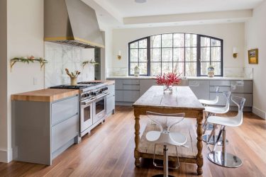 Decoração de interiores de uma grande cozinha moderna: 200 + (foto) idéias de design (cortinas, papel de parede, balcão de bar)