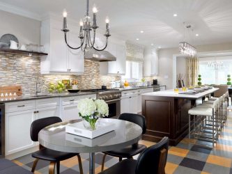 Decoração de interiores de uma grande cozinha moderna: 200 + (foto) idéias de design (cortinas, papel de parede, balcão de bar)