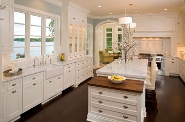 Decoração de interiores de uma grande cozinha moderna: 200 + (foto) idéias de design (cortinas, papel de parede, balcão de bar)