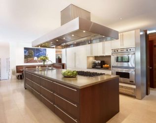 Decoração de interiores de uma grande cozinha moderna: 200 + (foto) idéias de design (cortinas, papel de parede, balcão de bar)