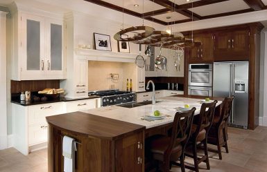 Decoração de interiores de uma grande cozinha moderna: 200 + (foto) idéias de design (cortinas, papel de parede, balcão de bar)
