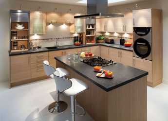 Decoração de interiores de uma grande cozinha moderna: 200 + (foto) idéias de design (cortinas, papel de parede, balcão de bar)