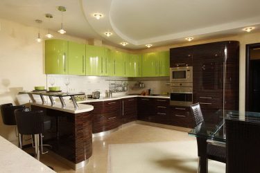 Decoração de interiores de uma grande cozinha moderna: 200 + (foto) idéias de design (cortinas, papel de parede, balcão de bar)