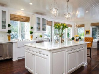 Decoração de interiores de uma grande cozinha moderna: 200 + (foto) idéias de design (cortinas, papel de parede, balcão de bar)