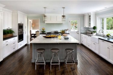 Decoração de interiores de uma grande cozinha moderna: 200 + (foto) idéias de design (cortinas, papel de parede, balcão de bar)