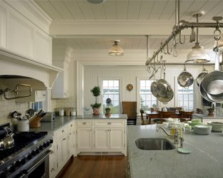 Decoração de interiores de uma grande cozinha moderna: 200 + (foto) idéias de design (cortinas, papel de parede, balcão de bar)