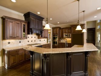 Decoração de interiores de uma grande cozinha moderna: 200 + (foto) idéias de design (cortinas, papel de parede, balcão de bar)