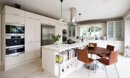 Decoração de interiores de uma grande cozinha moderna: 200 + (foto) idéias de design (cortinas, papel de parede, balcão de bar)