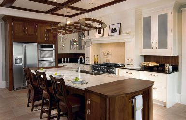 Decoração de interiores de uma grande cozinha moderna: 200 + (foto) idéias de design (cortinas, papel de parede, balcão de bar)