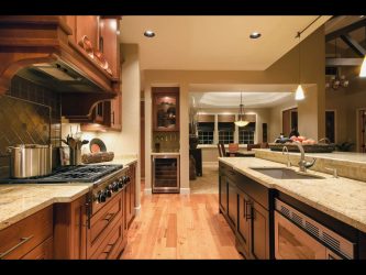 Decoração de interiores de uma grande cozinha moderna: 200 + (foto) idéias de design (cortinas, papel de parede, balcão de bar)