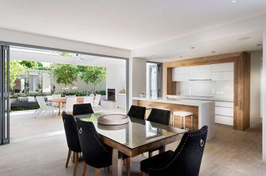 Decoração de interiores de uma grande cozinha moderna: 200 + (foto) idéias de design (cortinas, papel de parede, balcão de bar)