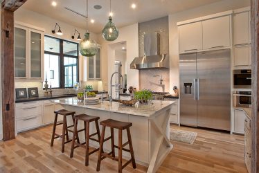 Decoração de interiores de uma grande cozinha moderna: 200 + (foto) idéias de design (cortinas, papel de parede, balcão de bar)