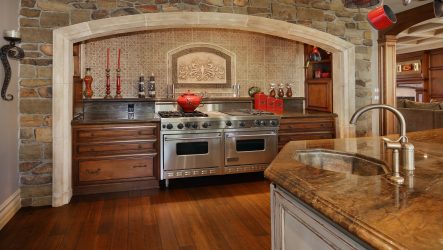 Decoração de interiores de uma grande cozinha moderna: 200 + (foto) idéias de design (cortinas, papel de parede, balcão de bar)