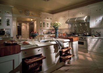 Decoração de interiores de uma grande cozinha moderna: 200 + (foto) idéias de design (cortinas, papel de parede, balcão de bar)