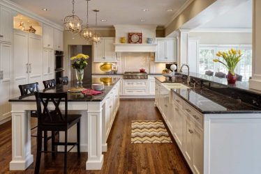 Decoração de interiores de uma grande cozinha moderna: 200 + (foto) idéias de design (cortinas, papel de parede, balcão de bar)