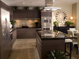 Decoração de interiores de uma grande cozinha moderna: 200 + (foto) idéias de design (cortinas, papel de parede, balcão de bar)