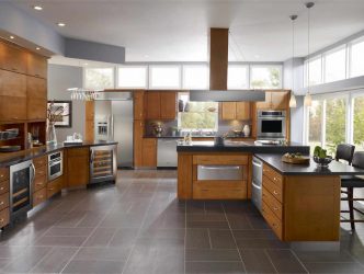 Decoração de interiores de uma grande cozinha moderna: 200 + (foto) idéias de design (cortinas, papel de parede, balcão de bar)