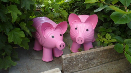 O que pode ser feito de garrafas plásticas com as próprias mãos: 12 instruções passo a passo
