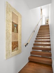 Escadas de madeira para o segundo andar em uma casa particular (75 + Fotos): pontos importantes que você deve prestar atenção ao escolher