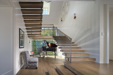 Escadas de madeira para o segundo andar em uma casa particular (75 + Fotos): pontos importantes que você deve prestar atenção ao escolher