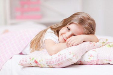 Berços do ano para meninos e meninas: projetos multifuncionais que serão confortáveis ​​para bebês