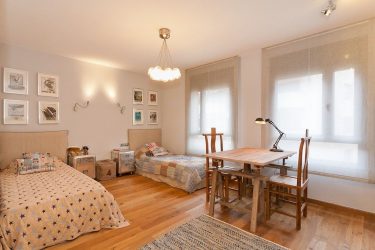 O que deve ser quarto das crianças (310+ fotos): Escolhendo papel de parede, piso, teto, berço