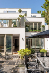Projetos de casas com telhado plano são tecnologias simples de construção (de um andar, de dois andares, de madeira, pequenas). Tendências modernas de alta tecnologia e minimalismo (mais de 175 fotos)