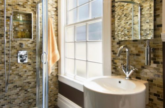 What you need to know about the shower with a deep tray? All the advantages and disadvantages of the design