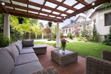 Pátio de design paisagístico moderno de uma casa privada (mais de 160 fotos). Como lindamente organizar e decorar suas próprias mãos