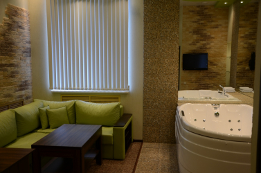 Características do design de uma banheira com hidromassagem no interior da casa e apartamento (120 + Foto). Luxo acessível com benefícios para a saúde. O que você precisa saber?