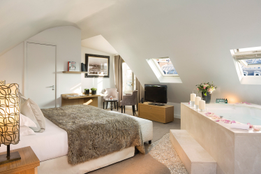 Características do design de uma banheira com hidromassagem no interior da casa e apartamento (120 + Foto). Luxo acessível com benefícios para a saúde. O que você precisa saber?