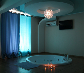 Características do design de uma banheira com hidromassagem no interior da casa e apartamento (120 + Foto). Luxo acessível com benefícios para a saúde. O que você precisa saber?