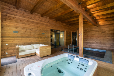 Características do design de uma banheira com hidromassagem no interior da casa e apartamento (120 + Foto). Luxo acessível com benefícios para a saúde. O que você precisa saber?