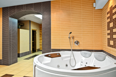 Características do design de uma banheira com hidromassagem no interior da casa e apartamento (120 + Foto). Luxo acessível com benefícios para a saúde. O que você precisa saber?