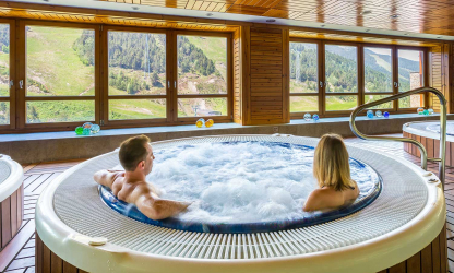 Características do design de uma banheira com hidromassagem no interior da casa e apartamento (120 + Foto). Luxo acessível com benefícios para a saúde. O que você precisa saber?