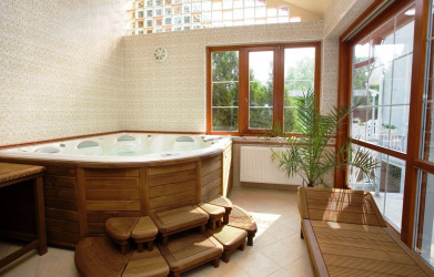 Características do design de uma banheira com hidromassagem no interior da casa e apartamento (120 + Foto). Luxo acessível com benefícios para a saúde. O que você precisa saber?
