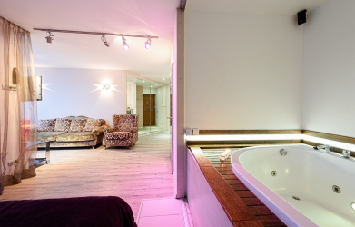 Características do design de uma banheira com hidromassagem no interior da casa e apartamento (120 + Foto). Luxo acessível com benefícios para a saúde. O que você precisa saber?
