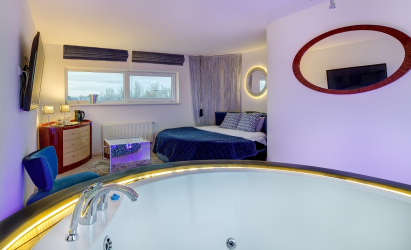 Características do design de uma banheira com hidromassagem no interior da casa e apartamento (120 + Foto). Luxo acessível com benefícios para a saúde. O que você precisa saber?