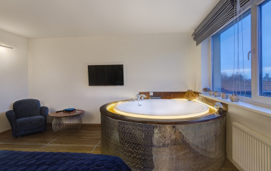 Características do design de uma banheira com hidromassagem no interior da casa e apartamento (120 + Foto). Luxo acessível com benefícios para a saúde. O que você precisa saber?