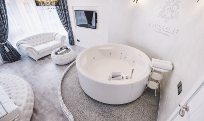 Características do design de uma banheira com hidromassagem no interior da casa e apartamento (120 + Foto). Luxo acessível com benefícios para a saúde. O que você precisa saber?