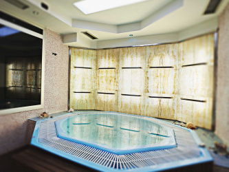 Características do design de uma banheira com hidromassagem no interior da casa e apartamento (120 + Foto). Luxo acessível com benefícios para a saúde. O que você precisa saber?