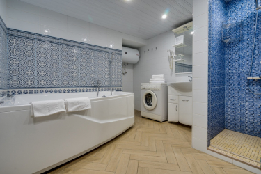 Características do design de uma banheira com hidromassagem no interior da casa e apartamento (120 + Foto). Luxo acessível com benefícios para a saúde. O que você precisa saber?