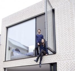 Mais de 210 fotos de belas casas de tijolos (de um andar / dois andares). Enfrentando as fachadas com as próprias mãos