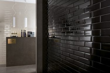 Telhas de gesso para decoração de interiores: 160+ Foto (sob a pedra, sob o tijolo) para auto-expressão brilhante