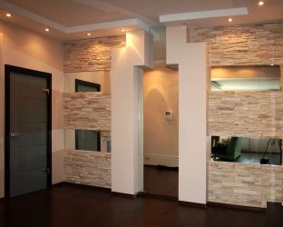 Telhas de gesso para decoração de interiores: 160+ Foto (sob a pedra, sob o tijolo) para auto-expressão brilhante