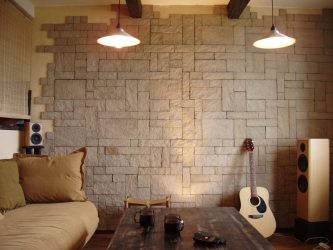 Telhas de gesso para decoração de interiores: 160+ Foto (sob a pedra, sob o tijolo) para auto-expressão brilhante