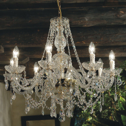 Crie uma bela iluminação (150 + Foto): lustres de cristal no interior da sala e quarto (teto, pendurado, clássico)