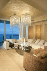 Crie uma bela iluminação (150 + Foto): lustres de cristal no interior da sala e quarto (teto, pendurado, clássico)